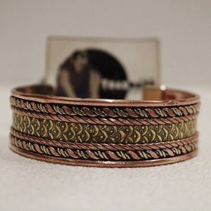 กำไลข้อมือทองแดงกำไลข้อมือดีไซน์ทองเหลืองสลักสำหรับผู้หญิงเครื่องประดับแฟชั่นคุณภาพดีดีไซน์ล่าสุด - Product Image 1