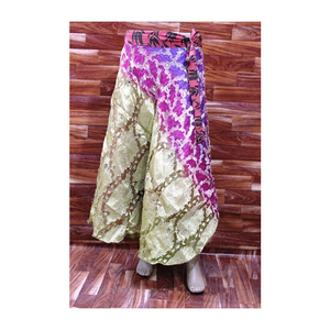 Vêtements pour femmes au design imprimé à la mode Jupes enveloppantes magiques avec ceinture en belle couleur rouge et dorée pour femmes et filles - Product Image 3