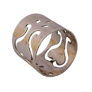 Ensemble de 4 ronds de serviette de table design au look élégant de la plus grande qualité en métal couleur argent porte-serviettes pour la décoration des fêtes - Product Image 2