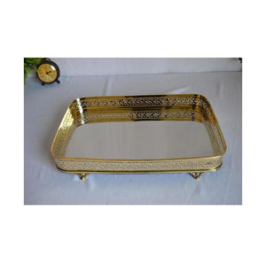 Vantage Premium Latón Nuevo Diseño Brillante Pulido Bandeja Cuadrada moderna y elegante bandeja hecha a mano para la decoración del hogar y el uso de la cocina - Product Image 3