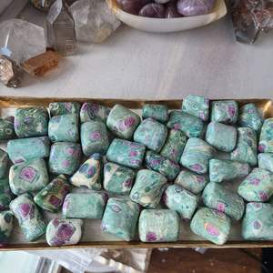 Meilleure vente cristal vente en gros rubis naturel fuchsia pierre tombée pour reiki guérison pierre précieuse en vrac fabricant kinggemmes - Product Image 4