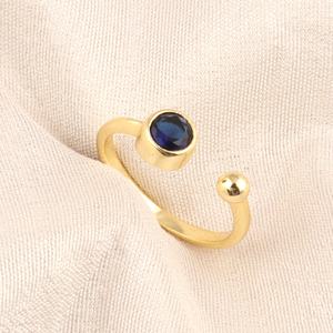 Coupe à facettes forme ronde délicate iolite quartz avant ouvert bague réglable en laiton plaqué or 18 carats design minimaliste anneaux empilables - Product Image 4