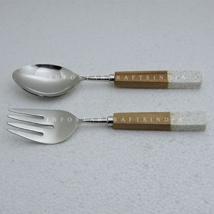 Serveur à salade en acier inoxydable et manche en bois et résine produit par SCI Made in India Ustensiles de cuisine accessoires de cuisine - Product Image 3