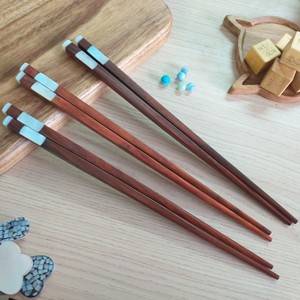 Palillos de madera con cabezas de concha de perla madre - Product Image 1