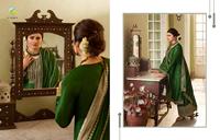 Portez un costume fascinant de couleur accrocheuse en soie georgette avec des broderies codées.
