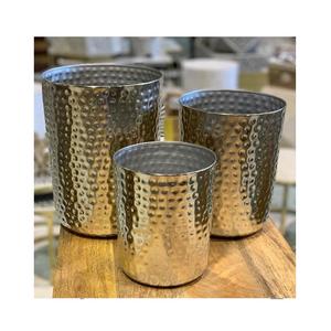 Ensemble de taille différente de trois jardinières en aluminium martelé pour accessoires de décoration de jardin - Product Image 2