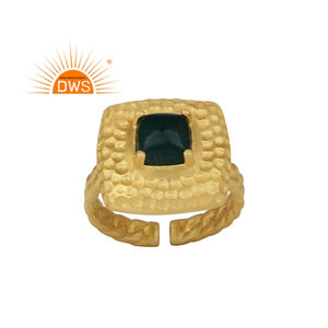 มือพื้นผิวชุบทองแหวนผู้ผลิตเครื่องประดับเงินธรรมชาติสีเขียวมรกตแหวนพลอยเครื่องประดับผู้ค้าส่ง - Product Image 1