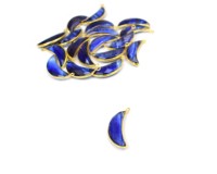 Nouveauté : Charme infusé fait main en argent sterling plaqué or 18 carats, multi-pierres naturelles, serti clos, en forme de lune, avec connecteur à simple attache