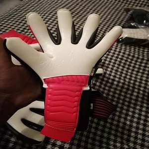 Gants de gardien de but de football en latex allemand 4 mm, professionnels, hautement personnalisés, respirants, toutes tailles, noirs - Product Image 4