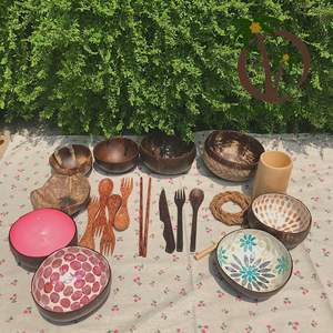 ชามเคลือบเปลือกมะพร้าวหลากสีสัน งานฝีมือเฉพาะจากเวียดนาม ลายดอกไม้ ชามของที่ระลึก - Product Image 1