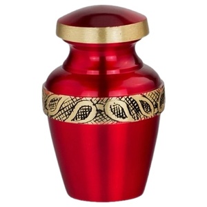 Vase de crémation en laiton en métal gravé d'urne de style européen antique rouge royal pour le stockage commémoratif des cendres funéraires des animaux domestiques - Product Image 2