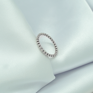 Bagues classiques en argent sterling 925 de haute qualité OEM/ODM pour femmes avec sertissage griffe et évaluation par une tierce partie - Product Image 2