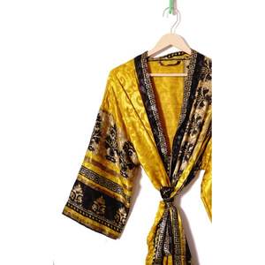 Robe Kimono en Soie Florale Élégante pour Femme, Peignoir de Bain Sophistiqué Doux à Séchage Rapide, Tenue de Plage, Robe de Chambre, Vêtement de Nuit - Product Image 3