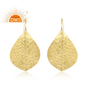 Boucle d'oreille en perle naturelle en pierre précieuse, 1 pièce, modèle de feuille texturé, or jaune, à la mode, vente en gros - Product Image 3