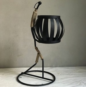 Candelabro de metal con forma humana para boda, Portabrocas moderno con forma de candelabro, para Bar, fiesta, creativo, color negro, con cuerda - Product Image 3