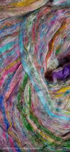 Hilo de Seda Natural Eri Disponible en Colores Blanco y Rojo Naturales, También Conocido como Seda de la Paz o Seda Ahimsa - Product Image 3