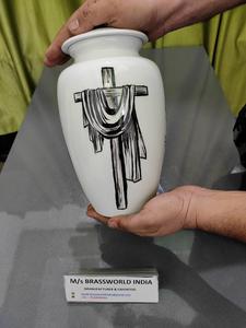 Urne funéraire adulte en aluminium peinte à la main Dark Graveyard Brassworld India Funeral Supplies - Product Image 3