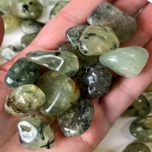 Pierres de préhnite polies, pierres précieuses vertes naturelles de forme irrégulière pour la décoration intérieure Feng Shui, agate de Rais du Gujarat - Product Image 3
