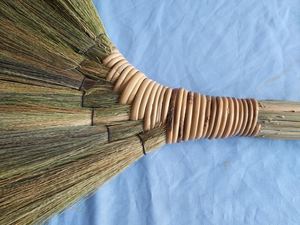 Balai en paille souple, balai en herbe avec manche en plastique - Product Image 2