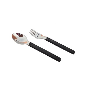 Ensembles de couverts à poignée en spirale Cuillère et fourchette pour bébé Ensemble en acier inoxydable poli argenté avec doublure Ensemble de couverts à poignée noire - Product Image 1