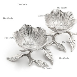 Juego de Tres Tazones Decorativos de Aluminio Plateado, Diseño de Primera Calidad, para Servir en la Mesa - Product Image 4