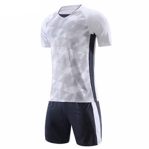 Uniformes de fútbol para hombre personalizables, camisetas de fútbol para jóvenes, conjunto de sublimación, estampado liso, venta al por mayor, ropa de fútbol para niños a rayas - Product Image 5
