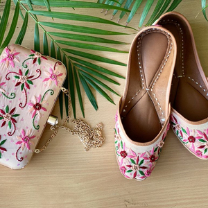 Punjabi Jutti de cuero puro, combinación de embrague para boda, juttie de cuero tradicional hecho a mano - Product Image 1