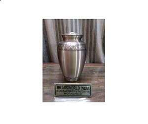 Hojas de aluminio grabadas para adultos, urna de cremación, suministros funerarios, Brassworld, India - Product Image 1