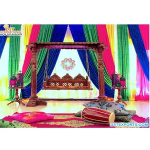 Balançoire de scène pour événement Mehndi Punjabi, décoration personnalisée en bois sculpté, balançoire de mariage hindoue, événement Mehndi, jhulas, vente en gros en Australie - Product Image 1