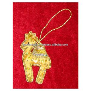 ของตกแต่งต้นคริสต์มาสรูปอูฐปักลายดิ้นทองแบบแขวน - Product Image 1