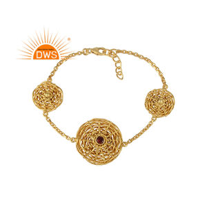 กำไลข้อมือเงินแท้ 925 ประดับพลอยโกเมนธรรมชาติ ดีไซน์ลายฉลุ ชุบทอง สำหรับผู้หญิง ผลิตโดยผู้ผลิตเครื่องประดับ กำลังเป็นที่นิยมในปี 2026 - Product Image 1