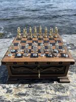 Jeu d'échecs en bois carré à motif marbré avec des pièces d'échecs en métal doré argenté de luxe faites à la main Vente chaude Haute qualité