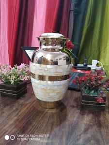 Urna Funeraria Grande de Estilo Americano con Adornos Florales Azules para Adultos, de Brassworld India, Artículos Funerarios Premium - Product Image 3