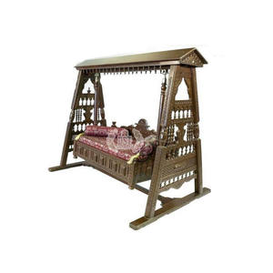 Balançoire indienne en bois de teck pour la maison balançoire polonaise brillante marron avec toit balançoire en bois traditionnelle faite à la main/Jhula - Product Image 1