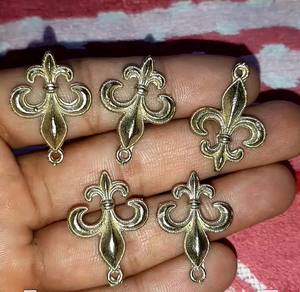 การค้นหาเครื่องประดับที่ไม่มีรูปทรงและส่วนประกอบสำหรับจี้และตัวเชื่อมต่อทอง18K ผู้ผลิตเครื่องประดับทำมือ - Product Image 1