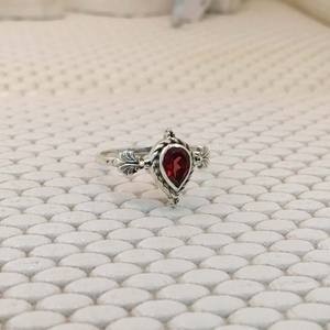 Bague de fête de mariage élégante de style ethnique de haute qualité en argent sterling 925 serti de pierres précieuses grenat rouge pour femmes - Product Image 5