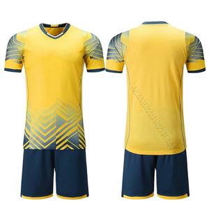 Ensemble de maillots de football de style nouveau en gros, uniforme de sport 100 % polyester, séchage rapide, respirant, personnalisé par sublimation - Product Image 1
