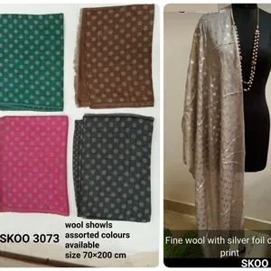 도매 고품질 단색 레트로 울 주름 스카프 hijab 이슬람 스트라이프 통기성 목도리 스카프 2021