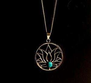 Colgante personalizable de piedra natural de estilo bohemio, color dorado, ajuste de bisel turquesa, joyería de Latón chapado, forma única - Product Image 1