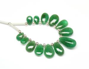 Cuentas sueltas verdes de piedra en forma de pera Lisa Esmeralda zambiana natural para hebra de unidad de fabricación de joyería y pulsera - Product Image 2