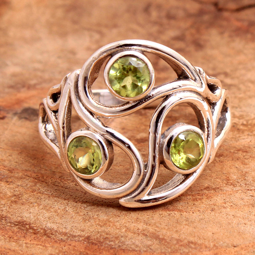 สีเขียว