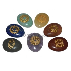 Seven Chakra Tallado en forma de huevo Ágata Recuerdos Feng Shui y Love Style Grabados Colección de piedras preciosas - Product Image 1