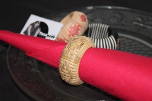 Servilleteros en ratán con forma circular para servilletas para decorar tu mesa en fiestas para guardar servilletas T/T Tradnary para todas las estaciones - Product Image 4