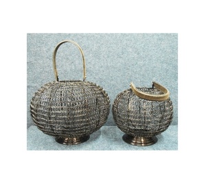 Linterna de alambre de hierro recubierta de polvo de hierro de forma redondeada de lujo para decoración de suelo diseño moderno al por mayor y la mejor calidad - Product Image 4