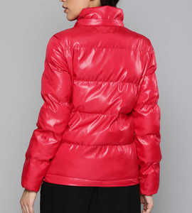 Vêtements de sport pour femmes sur mesure, légers, respirants, écologiques, couleur personnalisée, veste matelassée à capuche unie, logo personnalisé - Product Image 5