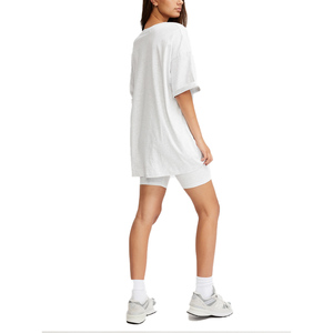 Camiseta de mujer OEM 100% algodón, con estampado gráfico blanco de Melanin Priceless, manga corta, elegante. - Product Image 3
