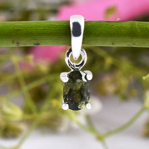 Colgante de moldavita auténtica para mujer, joyería hecha a mano de diseño auténtico, Gema Natural de moldavita certificada - Product Image 4