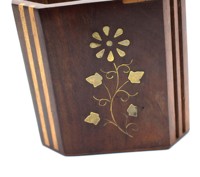 Organizador Decorativo de Escritorio de Madera Hecho a Mano con Incrustaciones de Latón y Diseño Cuadrado para Lápices y Bolígrafos