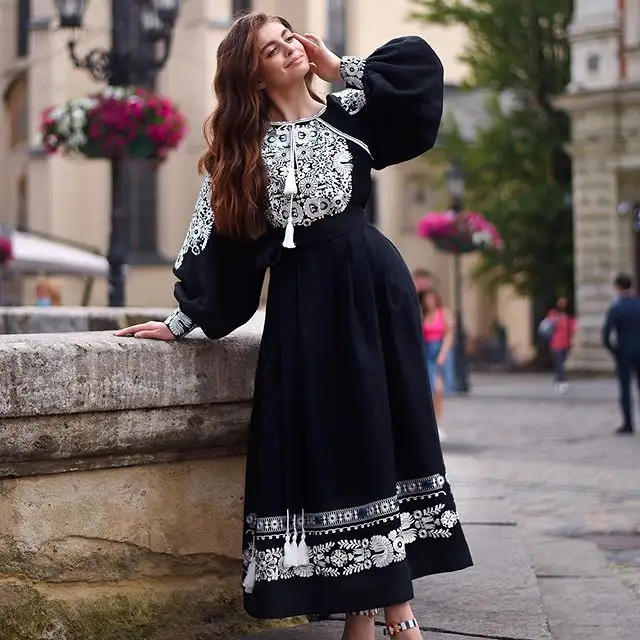 Очаровательное зимнее платье с цветочной вышивкой, модное украинское платье с открытыми плечами и боковым карманом