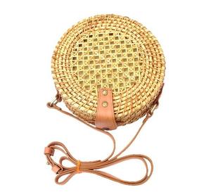 Bolso de Mano de Ratán para Mujer BaoMinh con Detalle de Mimbre y Forro de Algodón, Cierre de Solapa - Product Image 1